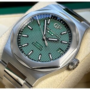 New! Girard Perregaux Laureato 42mm Green