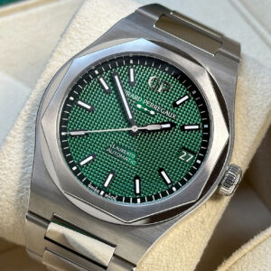 New! Girard Perregaux Laureato 42mm Green