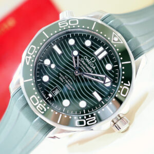 99.9% New! Omega Seamaster Diver 300M Green Bracelet + Rubber