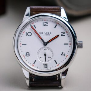 NOMOS Club Automat Datum