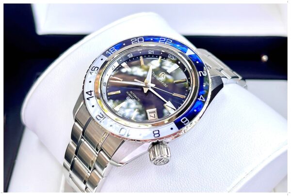 Grand Seiko GMT Hi-Beat 44mm Deep Blue - Image 3