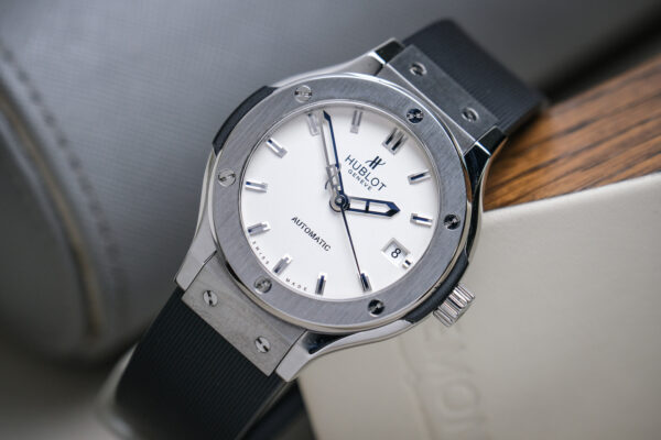 Hublot Classic Fusion 38 White Opaline Titanium (565.NX.2611.RX)