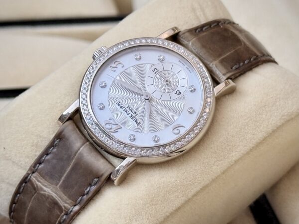 Patek Philippe 4959G-001 Calatrava  White Gold Mother of Pearl Diamond 31mm  Ref.4959G-001 - Image 5