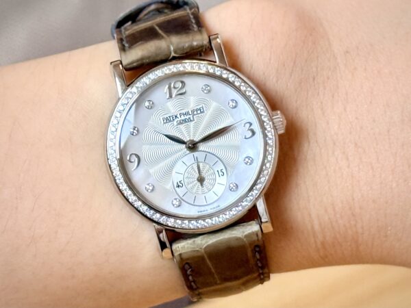 Patek Philippe 4959G-001 Calatrava  White Gold Mother of Pearl Diamond 31mm  Ref.4959G-001 - Image 8