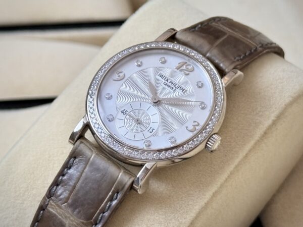 Patek Philippe 4959G-001 Calatrava  White Gold Mother of Pearl Diamond 31mm  Ref.4959G-001 - Image 3