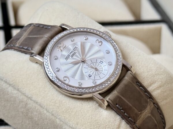 Patek Philippe 4959G-001 Calatrava  White Gold Mother of Pearl Diamond 31mm  Ref.4959G-001 - Image 6