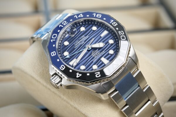 Brand New 100% TAG HEUER AQUARACER PROFESSIONAL 300 GMT&DATE  REF.WBP5114.BA0013 - Image 5