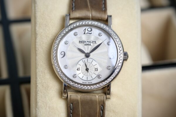 Patek Philippe 4959G-001 Calatrava  White Gold Mother of Pearl Diamond 31mm - Image 8