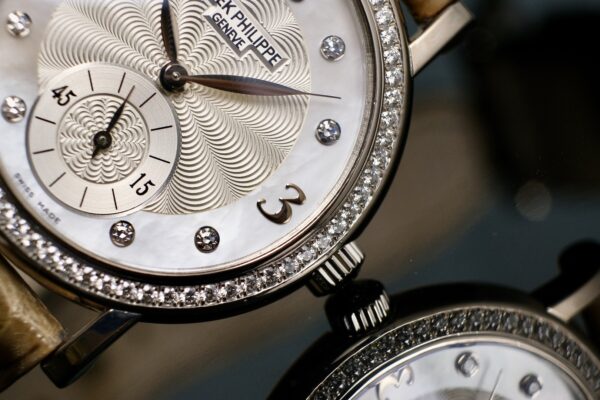 Patek Philippe 4959G-001 Calatrava  White Gold Mother of Pearl Diamond 31mm - Image 3