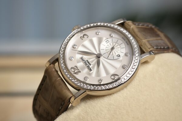 Patek Philippe 4959G-001 Calatrava  White Gold Mother of Pearl Diamond 31mm - Image 7