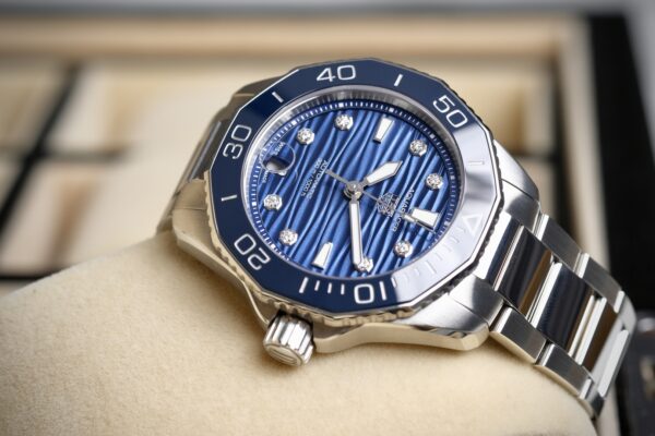 TAG Heuer Aquaracer Professional 300 Date 36mm “Ocean Blue& Diamond” - Image 4