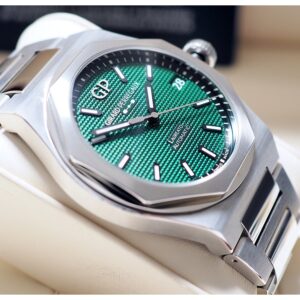 99% New! Girard Perregaux Laureato 42mm Green