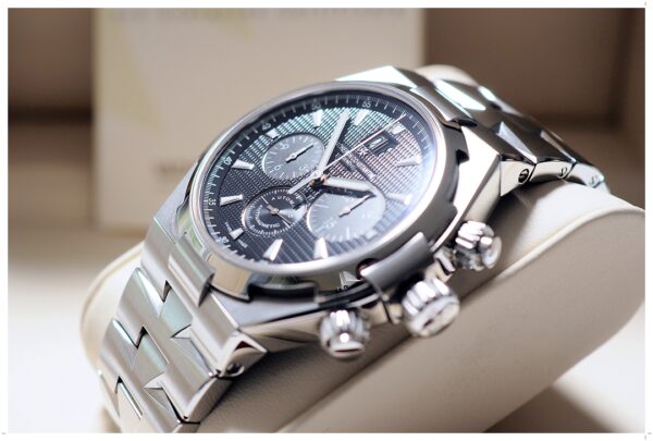 Vacheron Constantin Overseas Chronograph 42mm 49150 (2nd Gen) Black Dial - Image 3